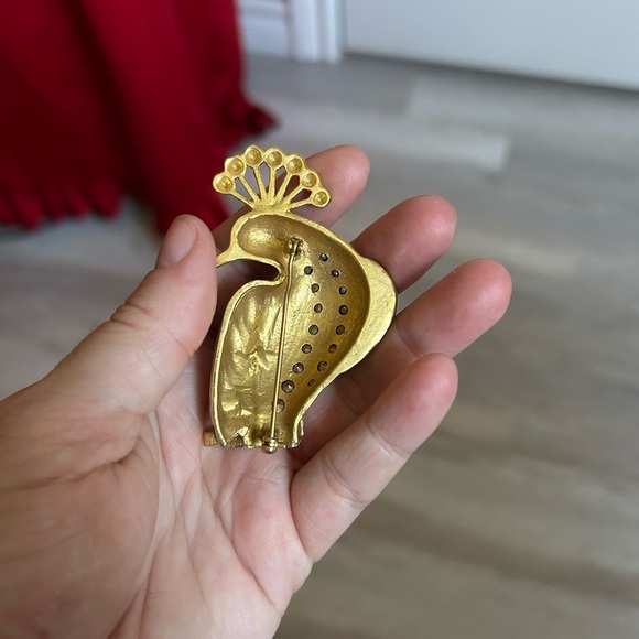 4/$50 Parrot hard enamel bird vintage brooch 😍 - Picture 8 of 11